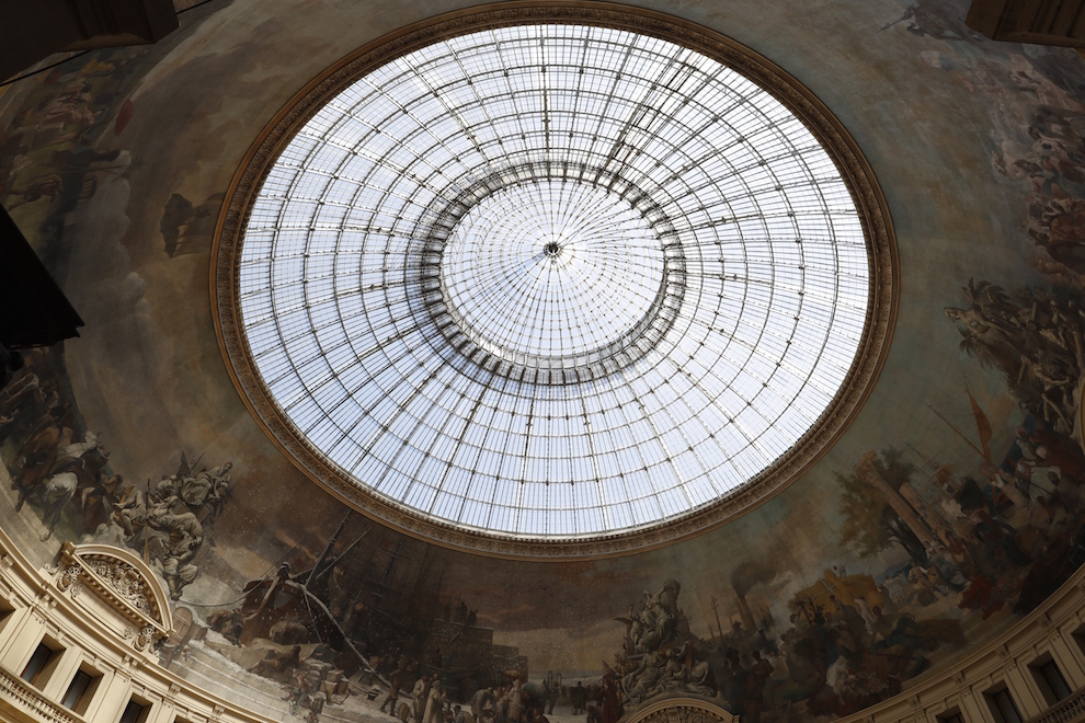 Фото DR Стеклянный купол в здании Парижской биржи, будущего музея Collection Pinault-Paris