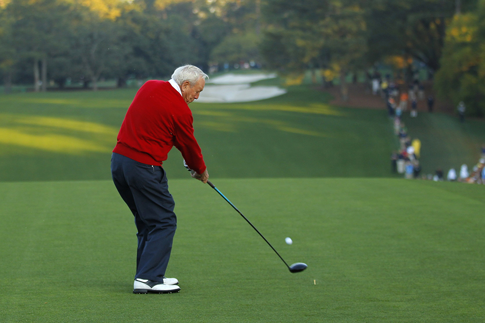 Former champion Arnold Palmer of the U.S. hits his tee shot on the first hole during the ceremonial start for the 2011 Masters golf tournament at the Augusta National Golf Club in Augusta, Georgia, April 7, 2011. REUTERS/Brian Snyder (UNITED STATES - Tags: SPORT GOLF) - RTR2KX31