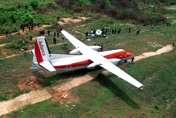 Colombian military secures 13 April 1999, the area around the hijacked Colombian Avianca airline Fokker-50 plane, abandoned by its hijackers at a small airstrip in Simiti where the plane was forced to land. Five elderly people and a baby kidnapped along with 40 other aboard the hijacked Columbian airliner were released by their captors. AFP PHOTO / AFP