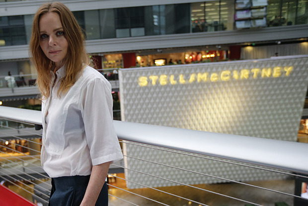 British fashion designer Stella McCartney poses in front of her shop during a photo session prior to the opening ceremony of her first directly operated free-standing boutique in Beijing May 21, 2013. REUTERS/Kim Kyung-Hoon (CHINA - Tags: BUSINESS FASHION SOCIETY) - RTXZV1O