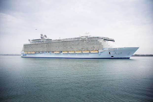 SOUTHAMPTON, ENGLAND - OCTOBER 15: The world's largest cruise ship 'Oasis of the Seas' arrives in Southampton Water on October 15, 2014 in Southampton, England. The £800 million Royal Caribbean cruise ship will dock into Southampton for a one day stay stop before departing for the US. (Photo by Matt Cardy/Getty Images)