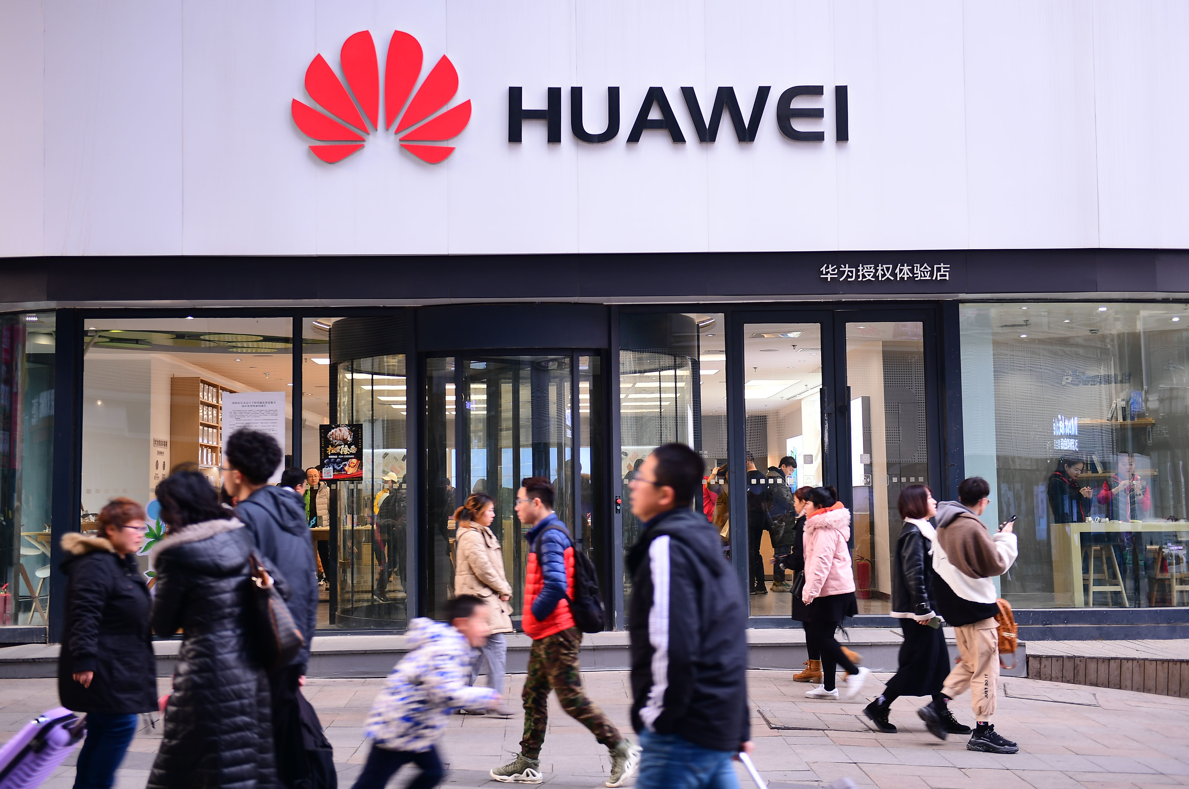 Дочь основателя китайской Huawei арестовали по запросу США