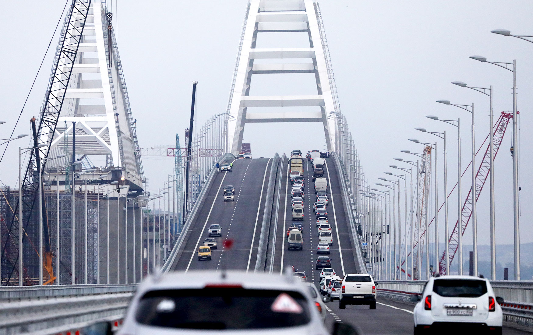 «Вражеская инфраструктура». Почему Крымский мост вызвал негативную реакцию за рубежом
