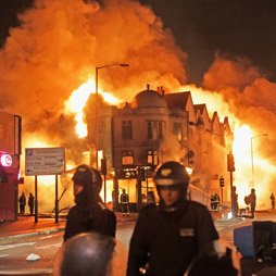 Погромы в Лондоне, август 2011 года