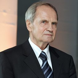 Валерий Зорькин между конституцией и севрюжиной с хреном