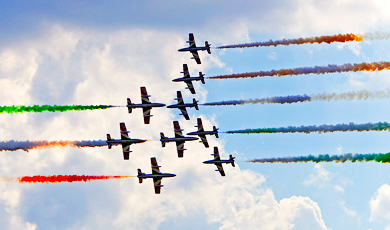 100-летие авиации в Жуковском: воздушные бои и рисунки на облаках