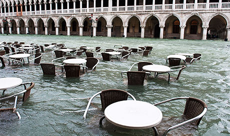 После сильнейшего наводнения Венеция на 70% ушла под воду