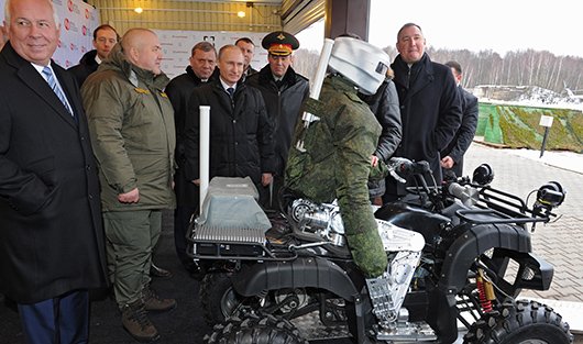 Киборги у власти: каких роботов показывали Путину и Медведеву