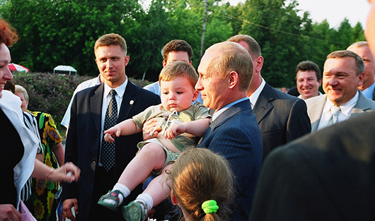 Путин и дети: как президент растит себе электорат