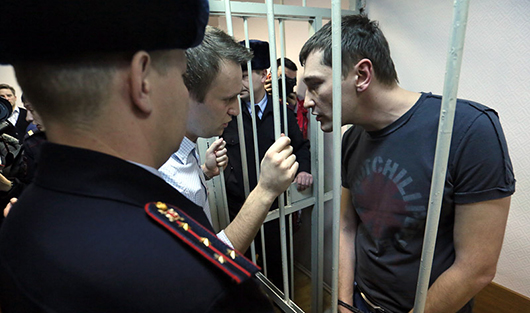 Приговор братьям Навальным: фоторепортаж из суда