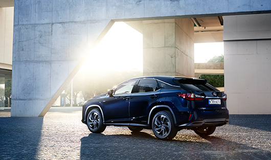 LEXUS объявляет о начале продаж в России нового кроссовера RX