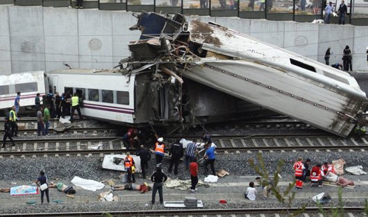 Крупнейшая железнодорожная катастрофа в Испании за 40 лет