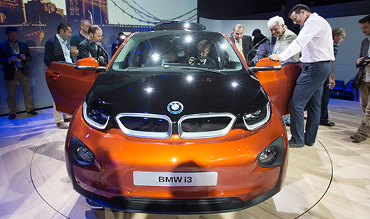 BMW на батарейках: компания представила свой первый электромобиль