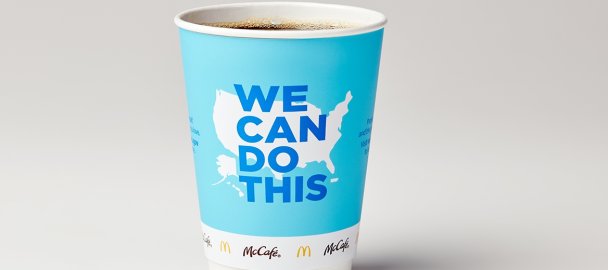 «Мы можем сделать это»: McDonald's разместит слоган вакцинации от коронавируса на стаканах для кофе
