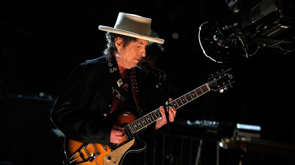 Боб Дилан продал права на все свои песни за девятизначную сумму 