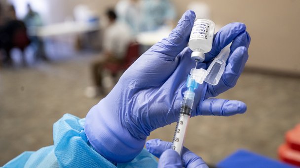 «Это нонсенс»: Мантуров заявил о невыполнимой задаче по производству вакцины от COVID-19