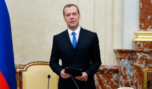 Медведев поручил правительству снять санкции с Турции