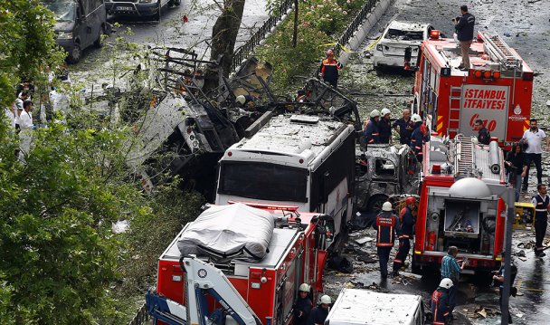 Теракт в Стамбуле: кадры с места происшествия