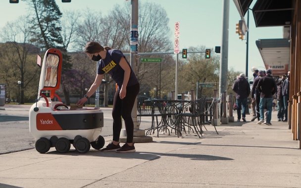 Роботы «Яндекса» будут доставлять еду в кампусах университетов США