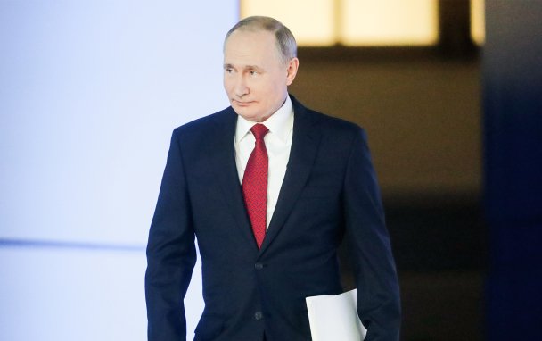 Путин объявил о переносе голосования по конституции
