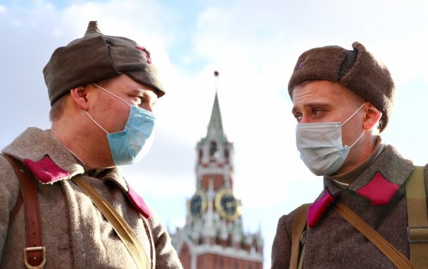 Смертность от коронавируса в России обновила рекорд второй день подряд 