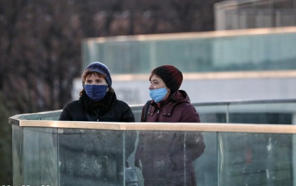 В России третий день подряд выявили больше 24 000 новых зараженных коронавирусом
