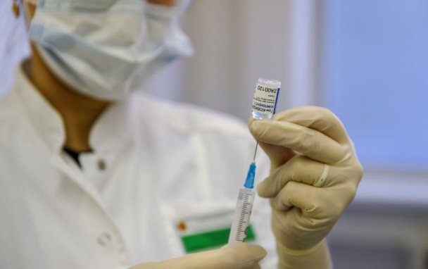 В России впервые за неделю зарегистрировали меньше 28 000 больных коронавирусом