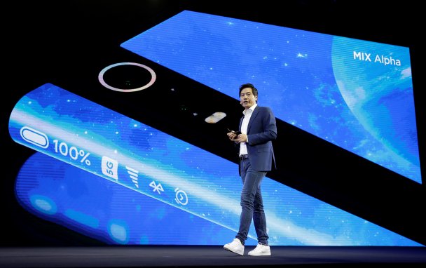 Xiaomi показала смартфон с экраном почти на всем корпусе