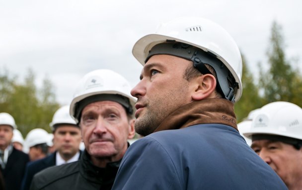 Дмитрий Мазуров на Антипинском нефтеперерабатывающем заводе Фото Сергея Медведева / ТАСС