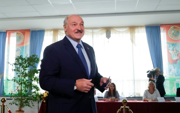 Официальный экзитпол отдал Лукашенко победу на выборах
