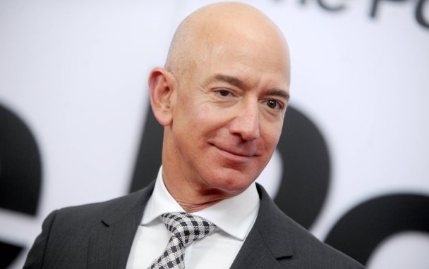 Состояние самого богатого бизнесмена мира выросло на $10 млрд после ухода с поста главы Amazon