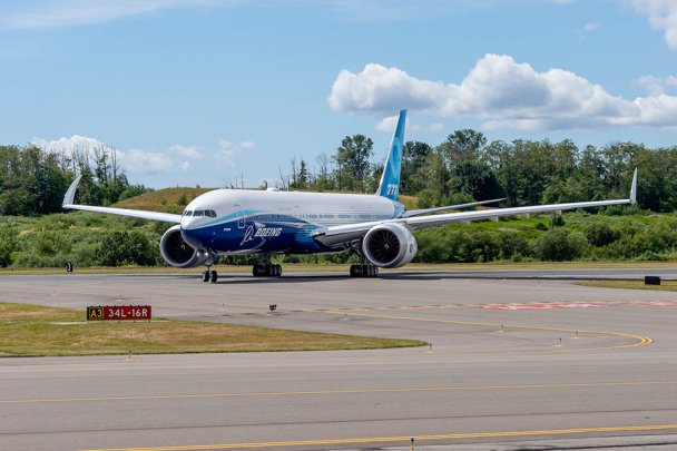 Boeing провел первый испытательный полет новейшего и самого дорогого самолета 