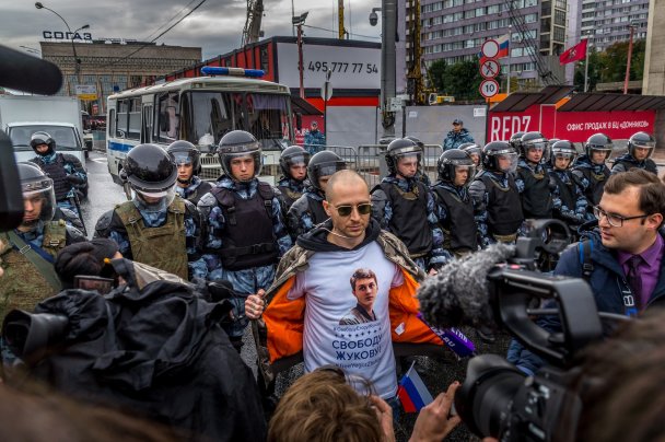 Новый 2011 год: самый массовый за последние годы протест в фотографиях