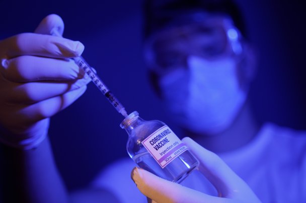 Российская элита получила доступ к вакцине от COVID-19 еще в апреле 