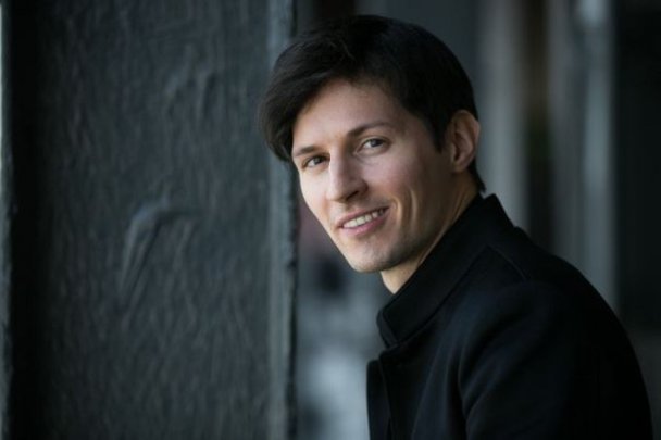 «Громоздкий аппарат с уродливыми камерами»: Дуров раскритиковал новый iPhone
