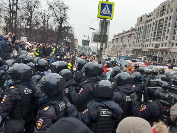 Больше 500 человек задержали в центре Москвы