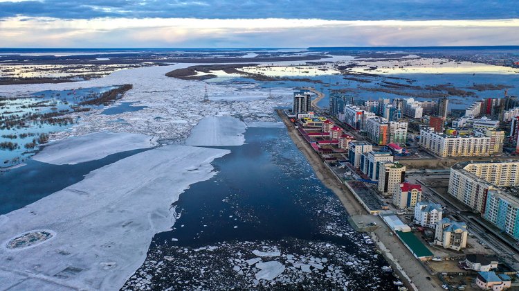 Почему не строят мост через лену