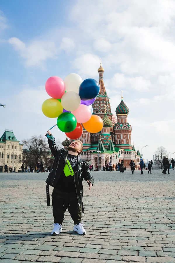 Как летний белорус ростом см зарабатывает миллионы на видео в TikTok | sevryuginairina.ru