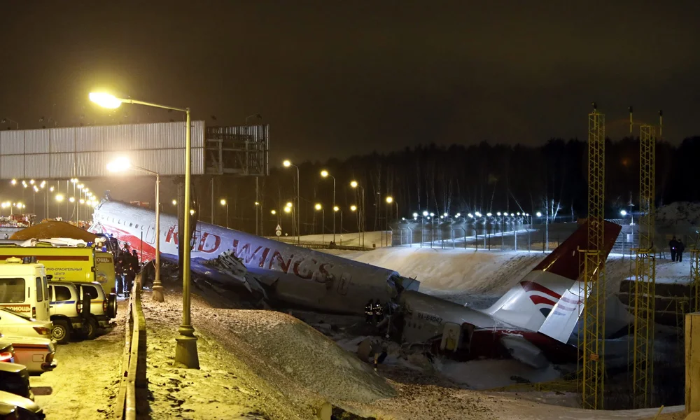 На месте падения самолета президента Польши