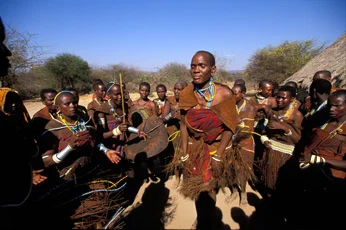Белые колонисты в Африке трахают местных девушек и женщин