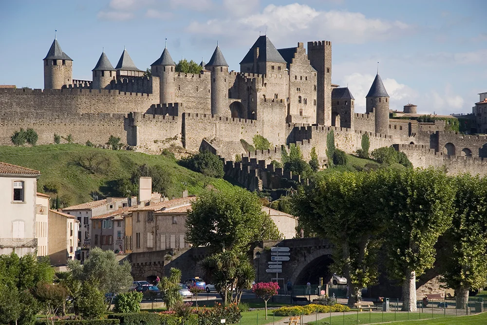 10 древних замков, в которых можно жить и сейчас