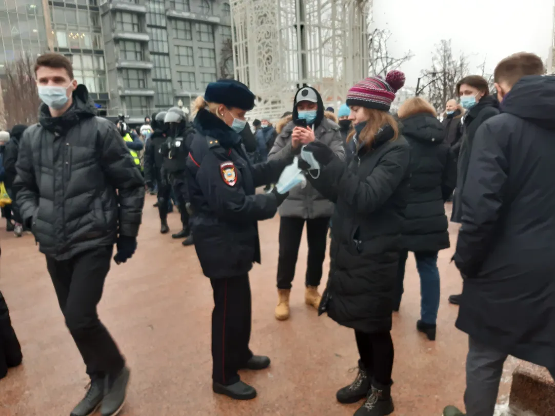 Кто не понял — пойдет в автозак»: как в Москве прошел самый массовый  несанкционированный митинг | Forbes.ru