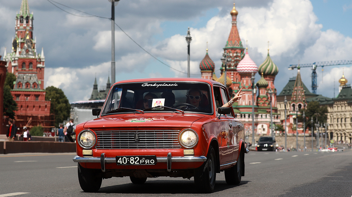 Москвич на красной площади