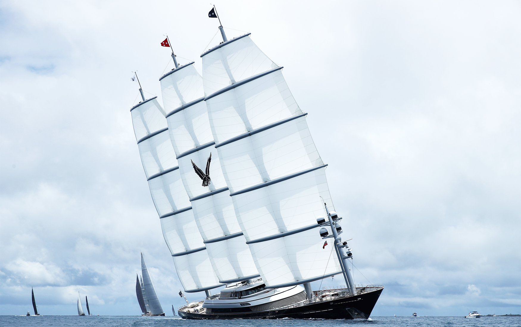 Парусная яхта Maltese Falcon