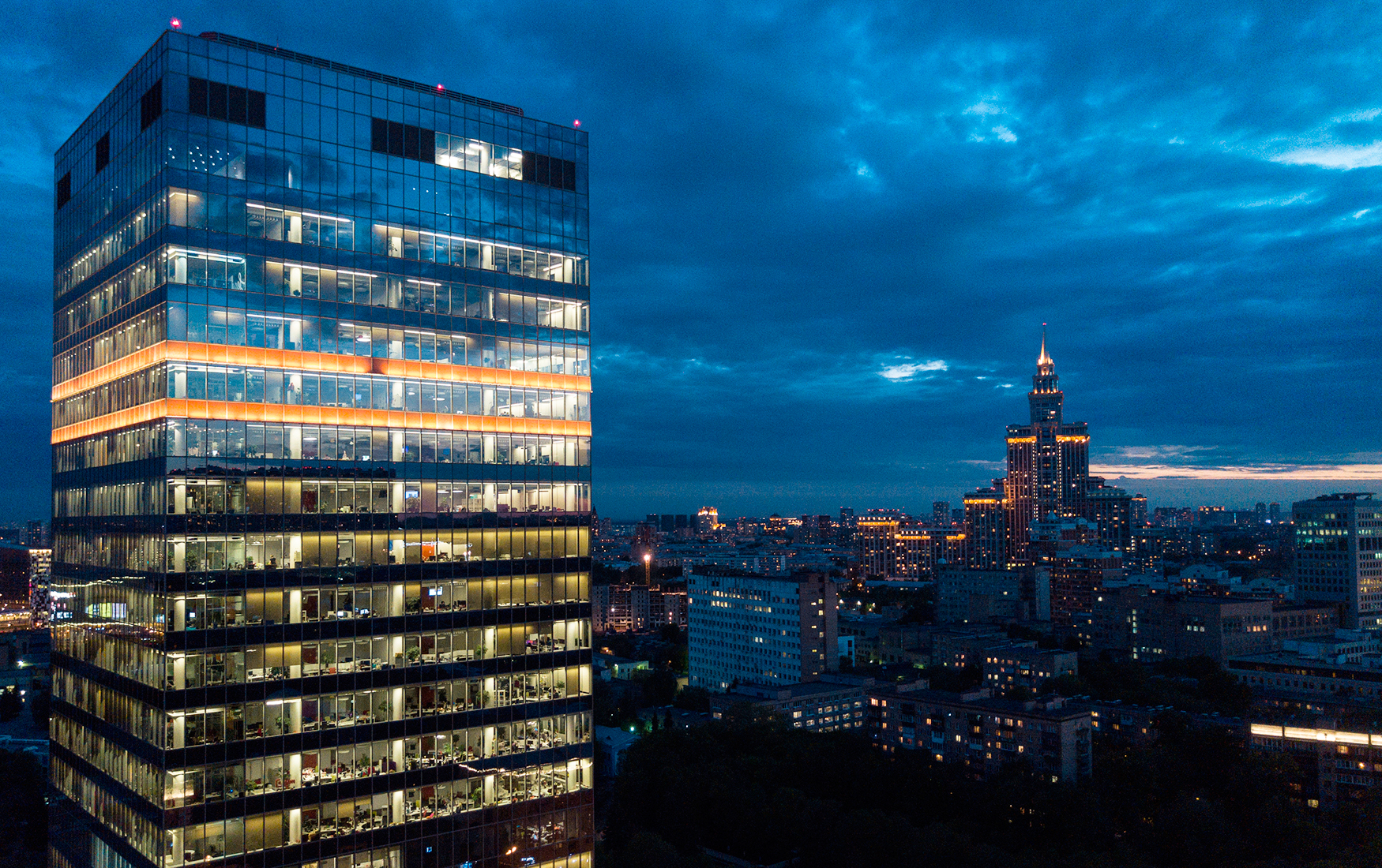 Башня скайлайт Москва. БЦ Skylight Ленинградский проспект. Офисные здания в Москве. Башня на Ленинградке.