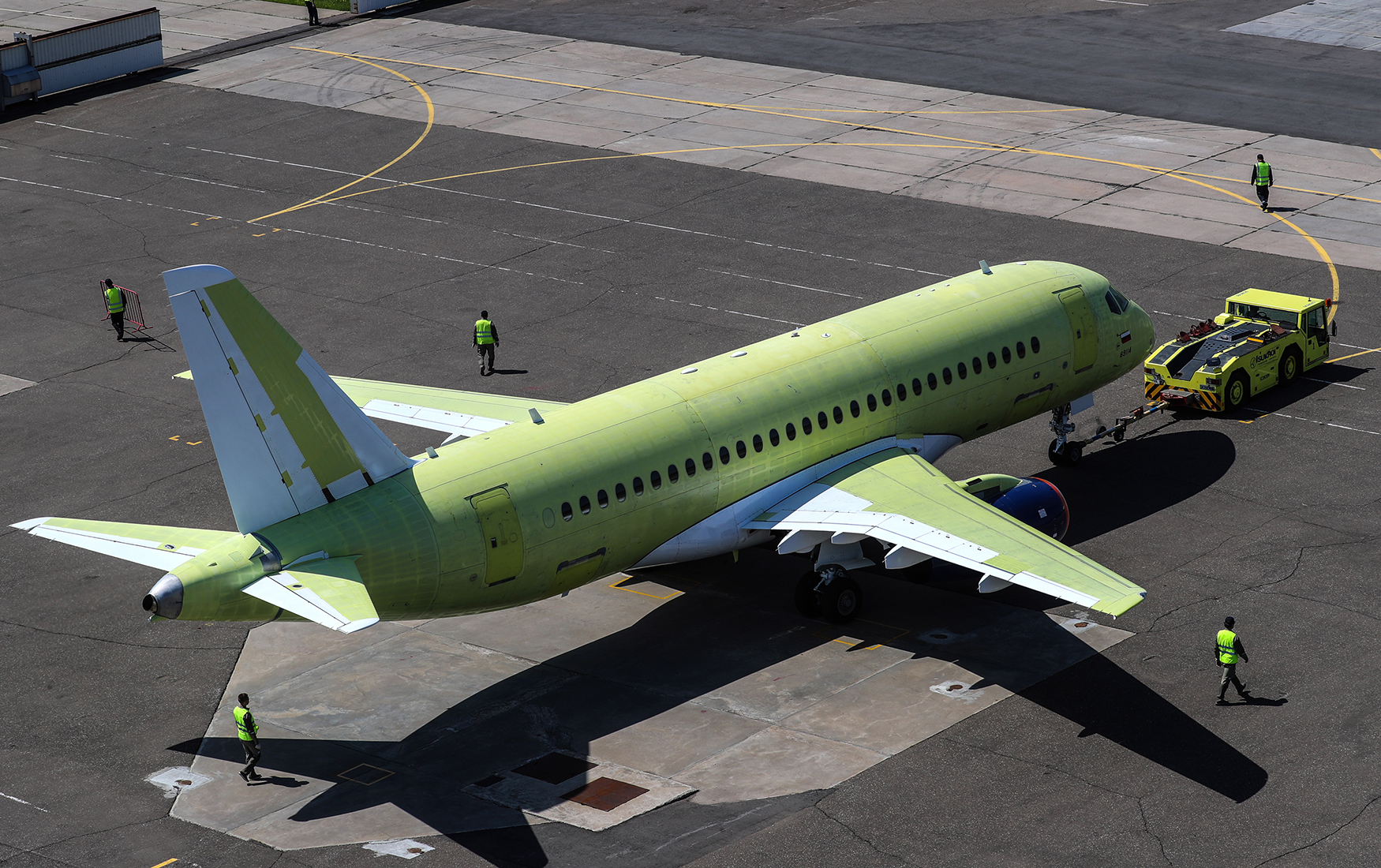 Авиакомпания 18. Суперджет 100 s7 Airlines. Суперджет s7. Самолёт супер Jet 100. SSJ 100 s7.