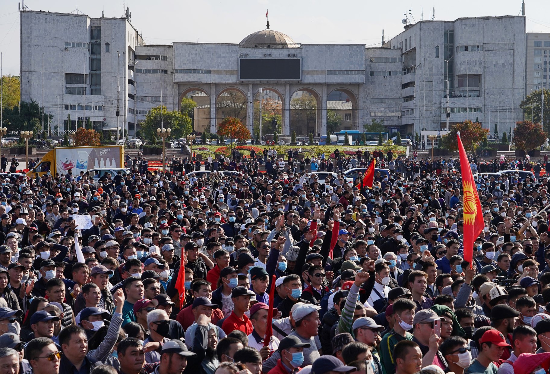 Республика 5 октября. Революция 2005 в Киргизии Бишкек. Митинг в Бишкеке 2020. Революция в Киргизии (2020). Протесты в Киргизии 2005.