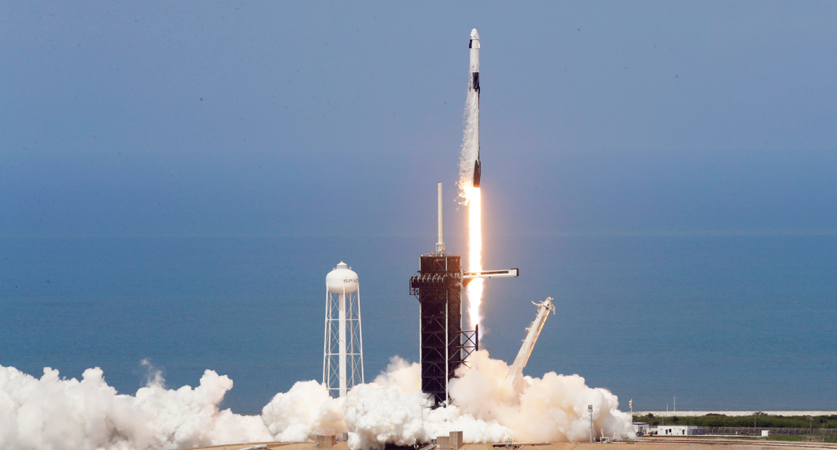 Запускали корабли. Ракета SPACEX Crew Dragon. Ракета Элона маска Фалькон 9. Ракета Элона маска SPACEX. SPACEX Crew Dragon ракета носитель.