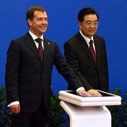 Зачем Медведев ездил в Китай