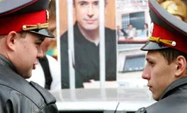 ЮКОС атакует с запада